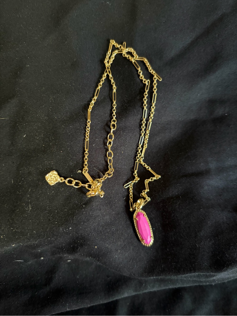Kendra Scott Magenta Pink Bar Drop Pendant Necklace Gold Tone